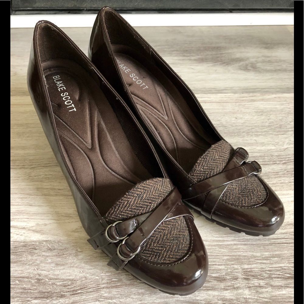 Beautiful shoes by Blake Scott size 9med.